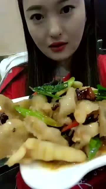 吃瓜直播女的吃鸡爪,吃瓜女神的“鸡爪诱惑”