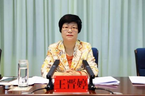 云县李幸吃瓜,吃瓜群众的快乐生活