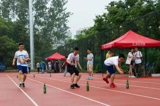 郑财操场吃瓜,揭秘校园里的“瓜田”风云