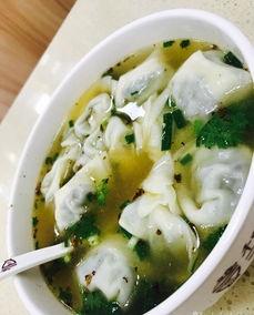 上海馄饨铺吃瓜,一碗热馄饨，一夏清凉味蕾之旅