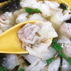 上海馄饨铺吃瓜,一碗热馄饨，一夏清凉味蕾之旅