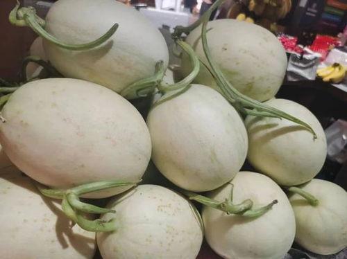 吃瓜顶流结婚,顶流明星甜蜜牵手，共谱爱情新篇章