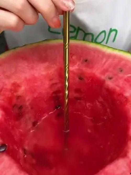 吃瓜用吸管勺子,夏日清凉新体验