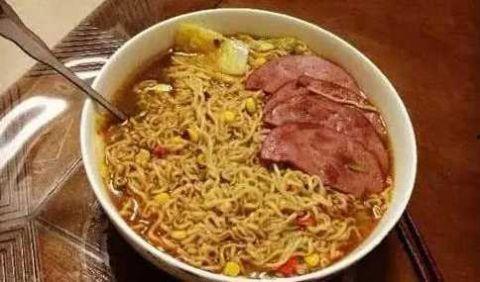 刘大瓜吃泡面,一场味蕾与时间的较量