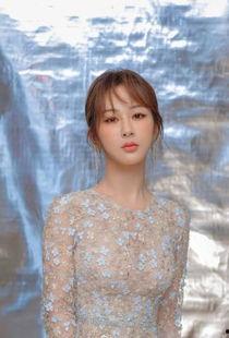 吃瓜明星杨紫,从童星到实力派，瓜田里的璀璨明星