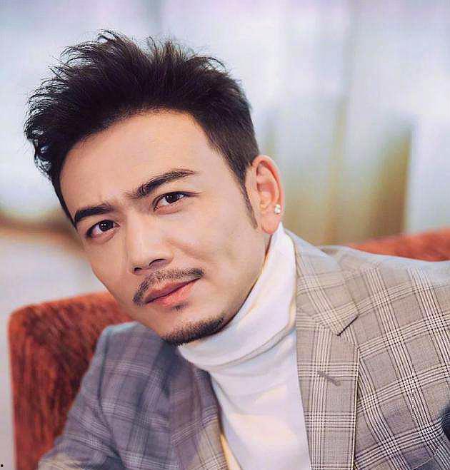 吴秀波吃瓜照片,吃瓜照片曝光，真相究竟如何？