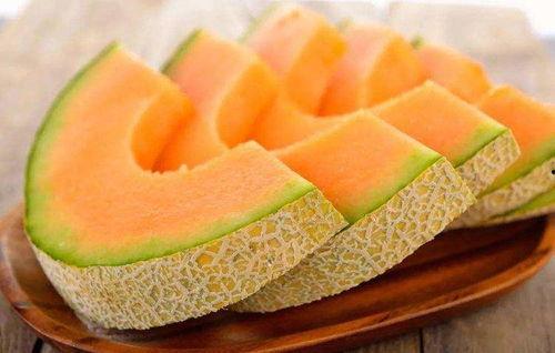 新年吃哈密瓜