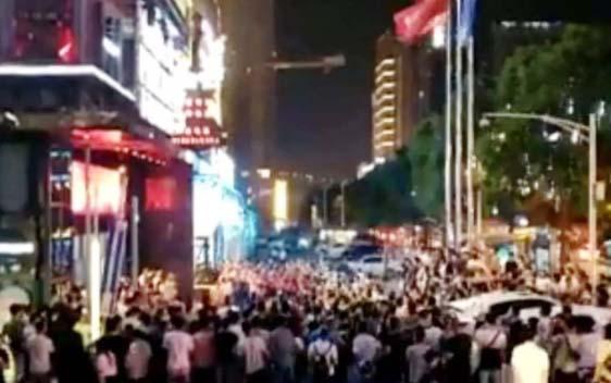 长沙吃瓜事件酒吧,酒吧成焦点，揭秘幕后真相