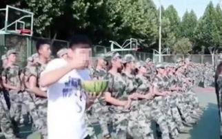 女生军训视频吃瓜,女生吃瓜视频引发热议